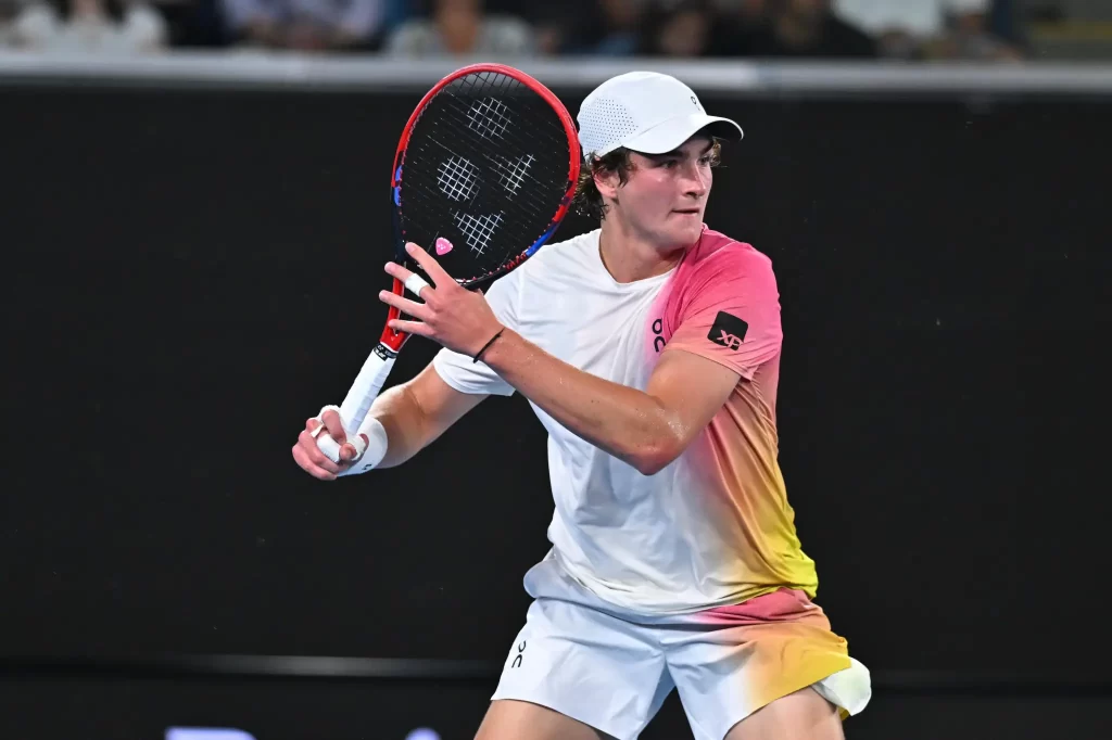 João Fonseca brilha no Challenger de Phoenix e avança às quartas de final