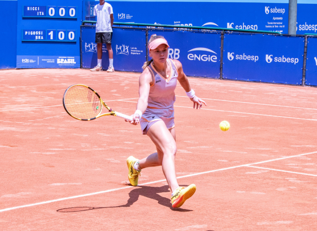 Laura Pigossi anuncia calendário até Roland Garros