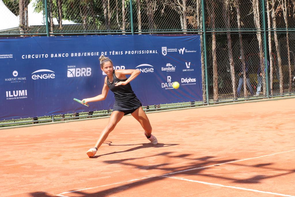 Sete brasileiras estreiam nesta quarta no ITF W35 de Leme