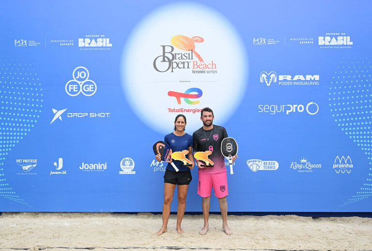 Flavio Arouca e Joana Cortez são coroados Rei e Rainha da Quadra em Barueri